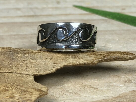 zilveren ring met golven